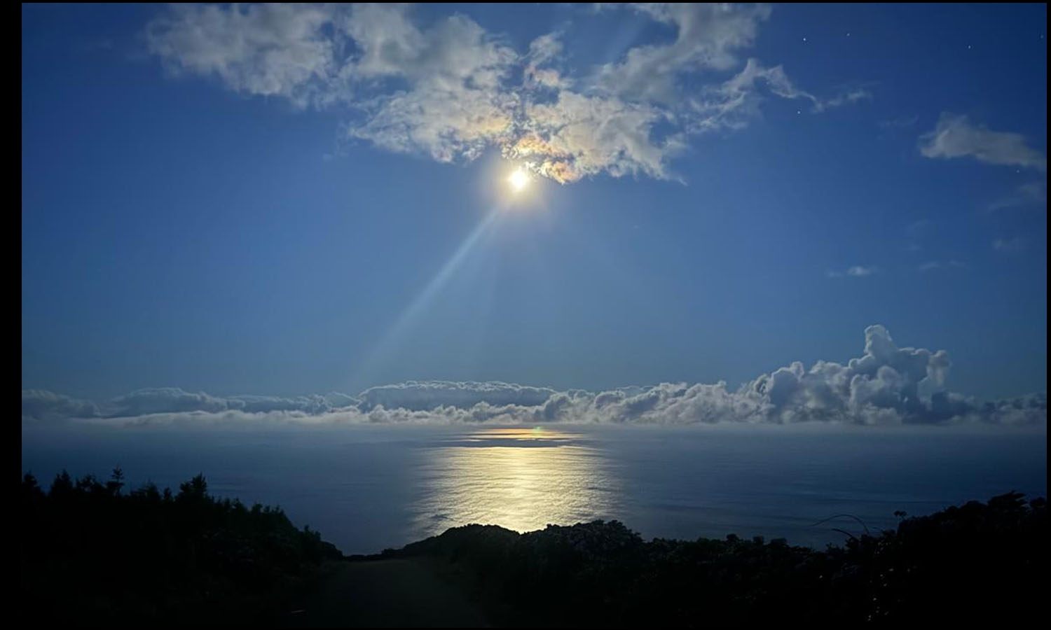 Mond über Atlantik